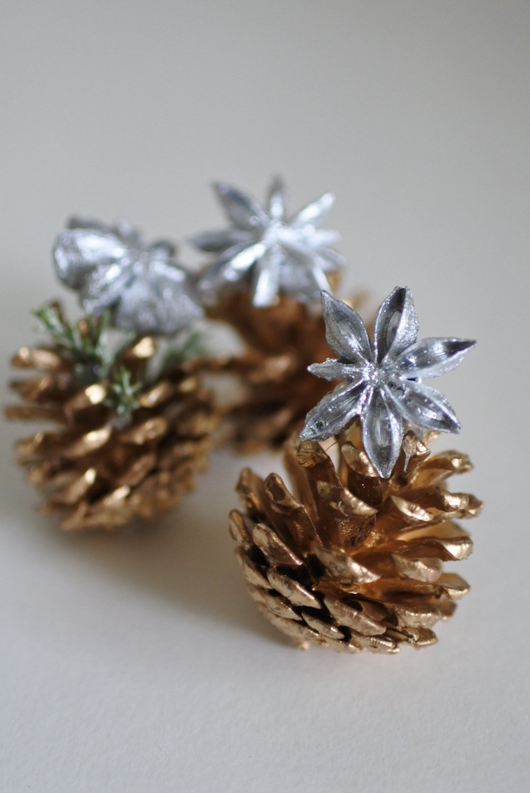 松ぼっくりのミニチュアクリスマスツリー