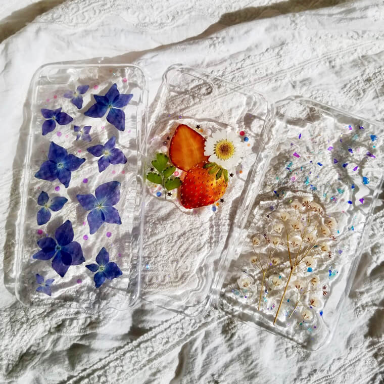 押し花と押しフルーツのスマホケース