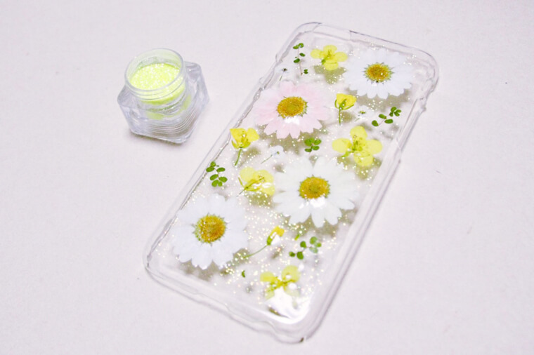 押し花のスマホケース 黄色