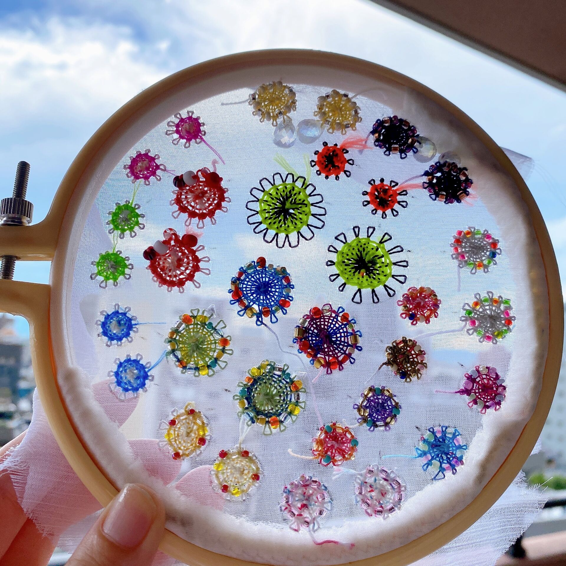 カラフル手作りアクセサリーの写真1枚目