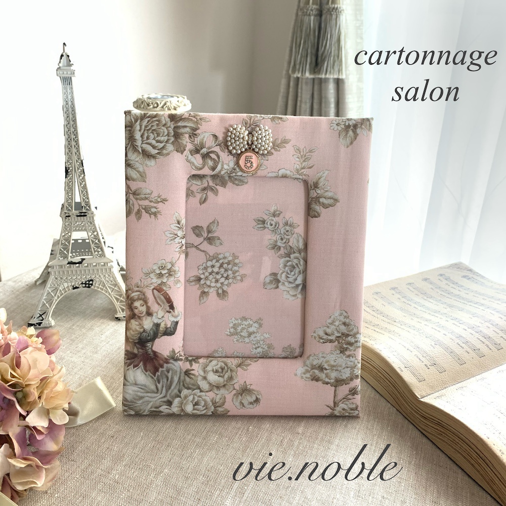 初めてのカルトナージュで体験レッスン　インテリア雑貨作りの写真2枚目