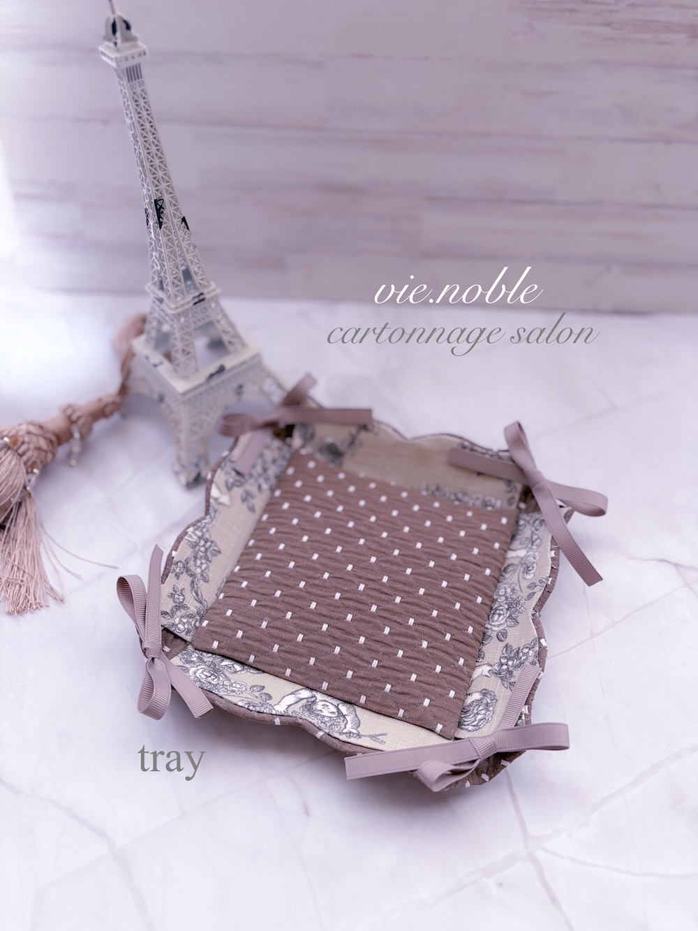 初めてのカルトナージュで体験レッスン　インテリア雑貨作りの写真