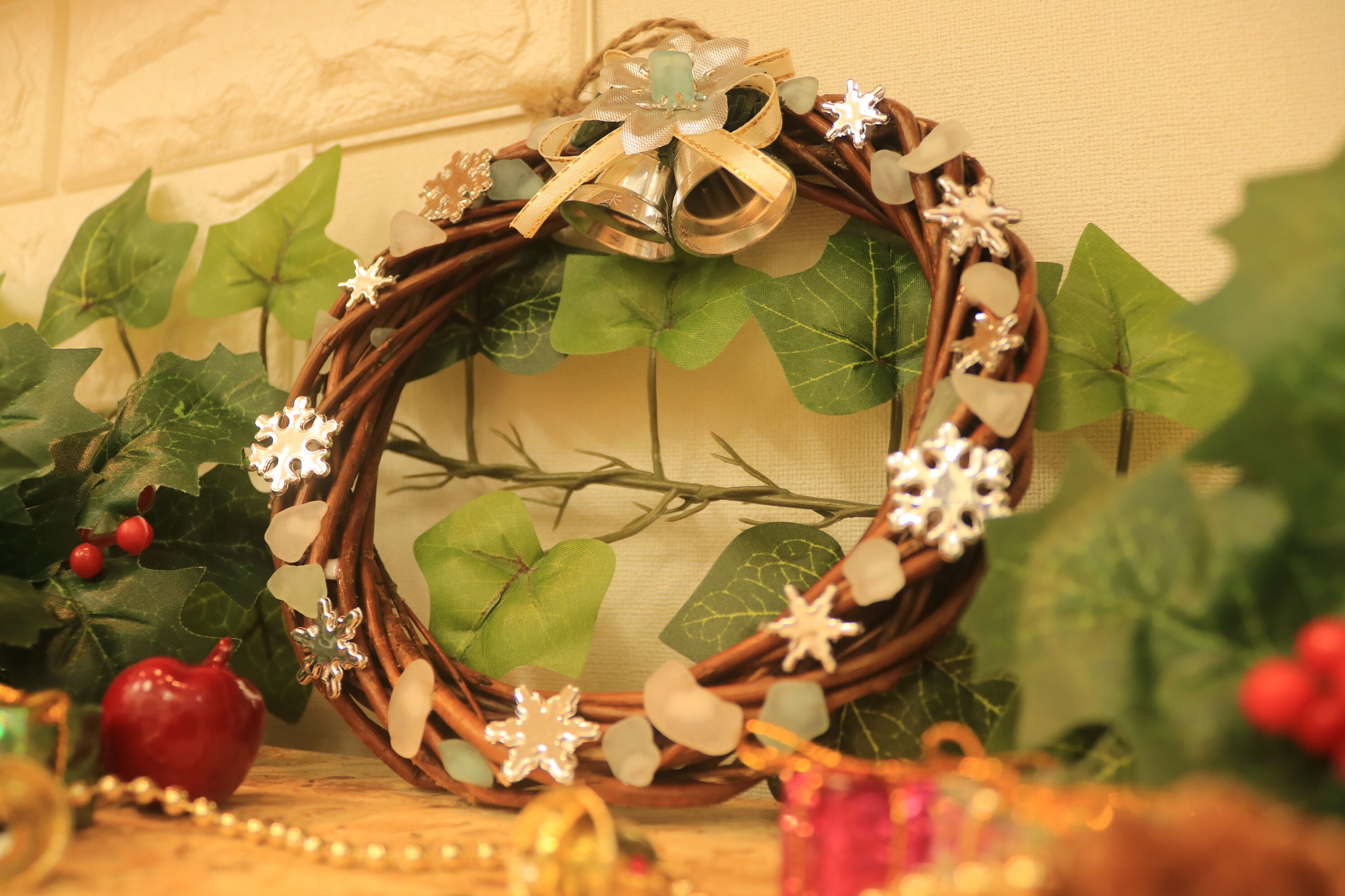 【12月限定】天然シーグラスを使ったクリスマスリース作りの写真