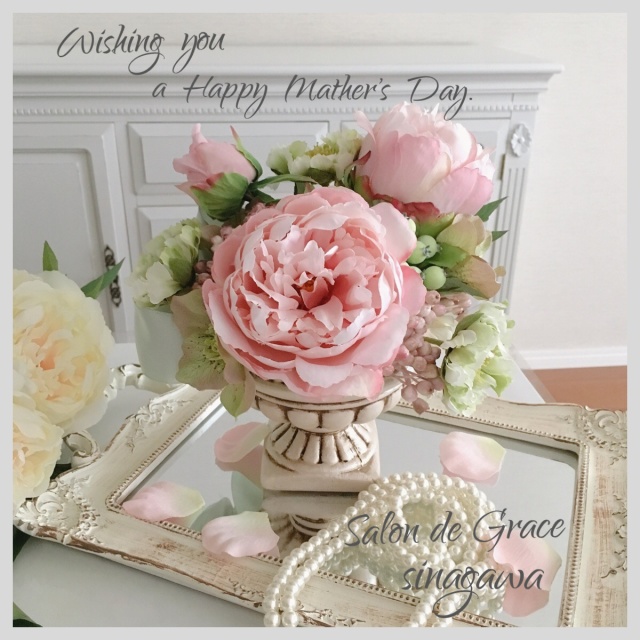 フラワーのワークショップ：ピオニーのフラワーアレンジメント “Happy