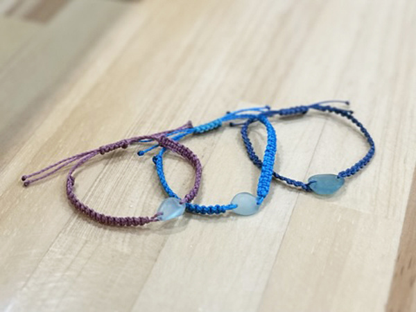 海のパワーがつまった<シーグラス>のマクラメ編みブレスレットorアンクレット♪のWS写真1枚目