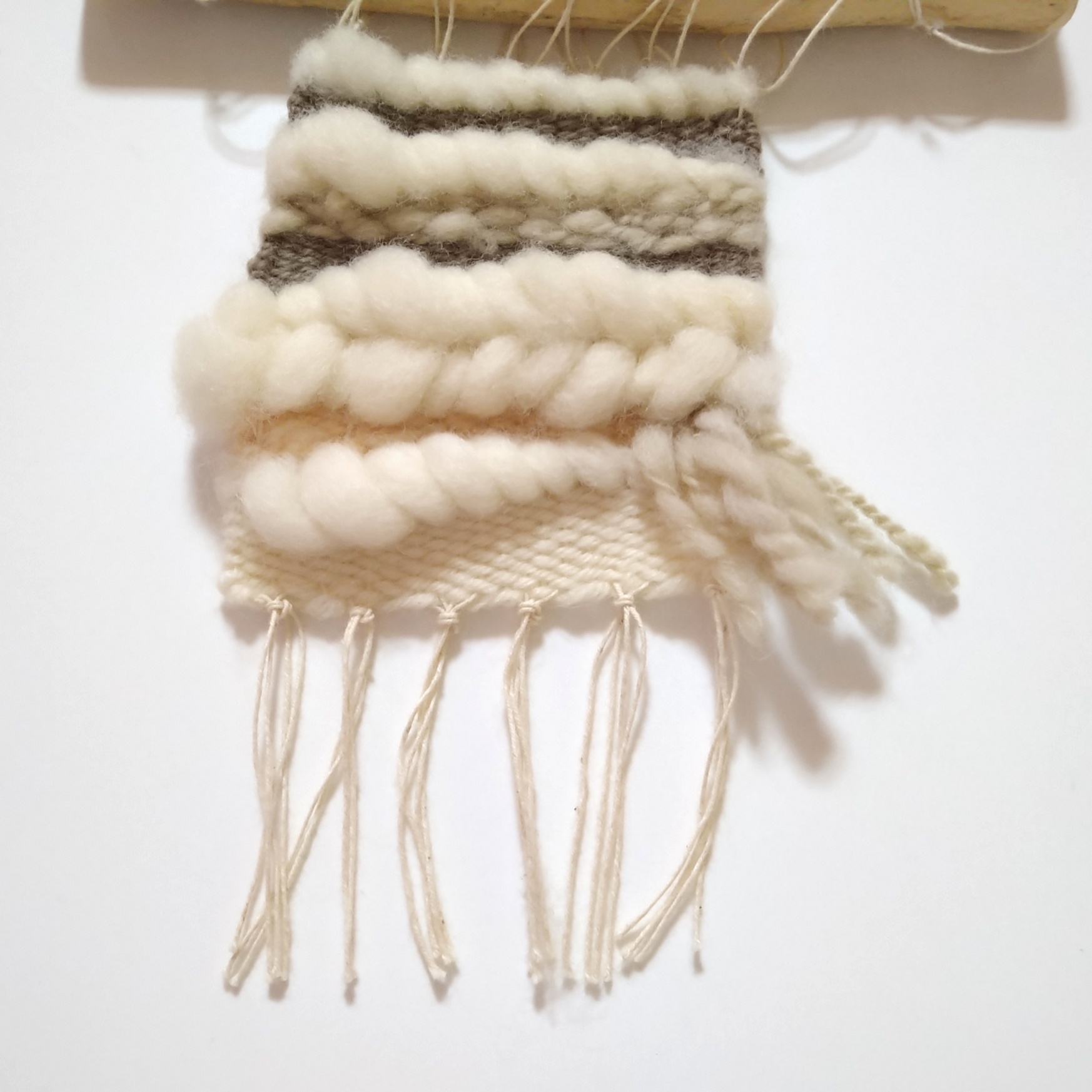 北欧好きさんのためのフワフワ糸で紡ぐタペストリー、織りませんか？の写真5枚目