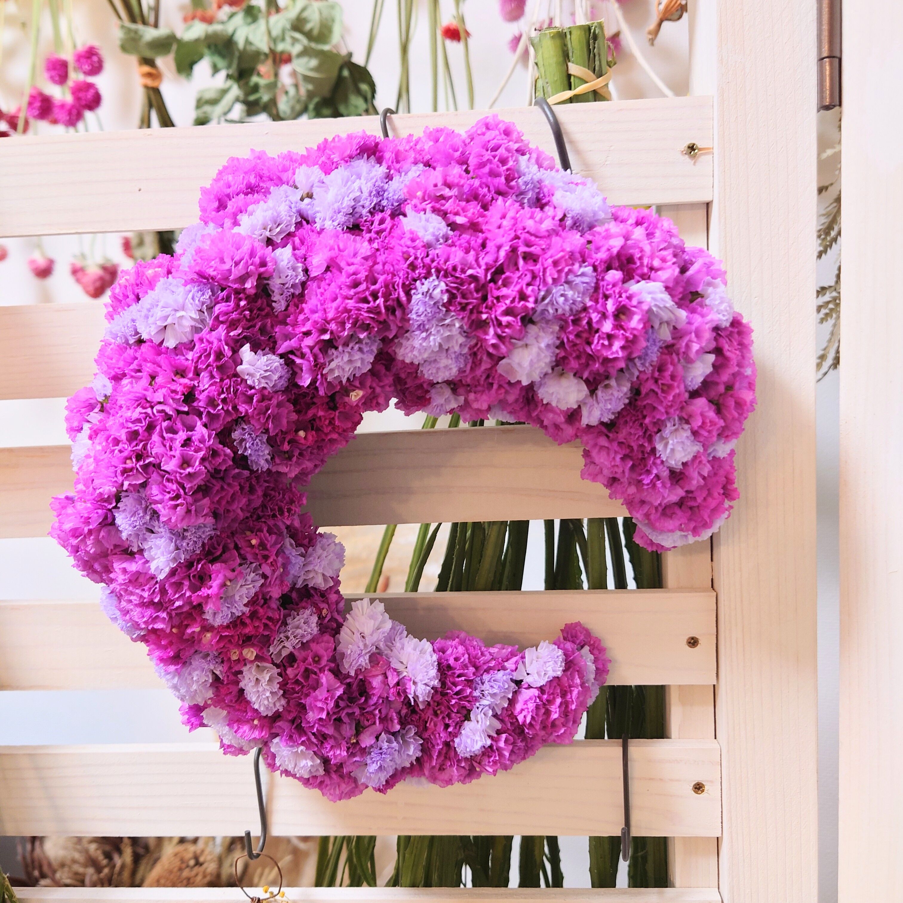 スターチスのもこもこリース作りの写真