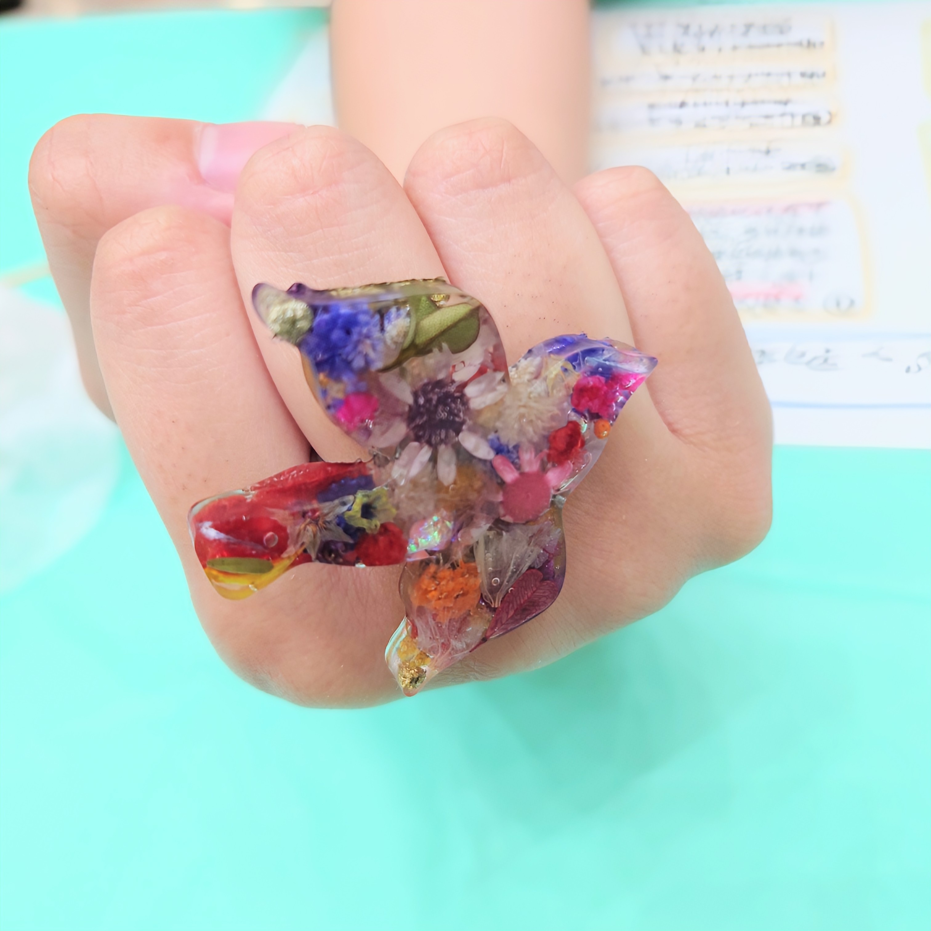 キッズレジンアクセサリ作りの写真3枚目
