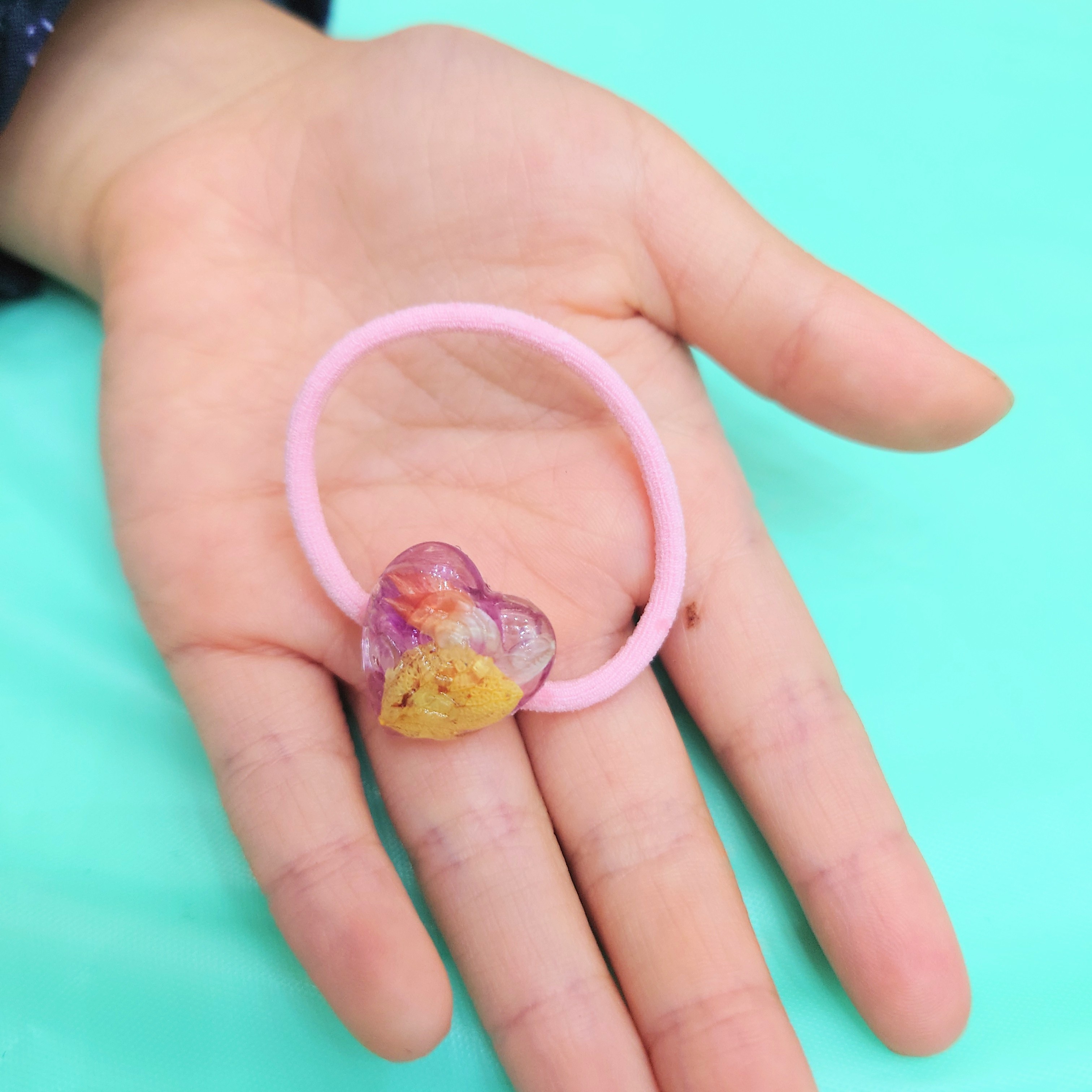 キッズレジンアクセサリ作りの写真4枚目