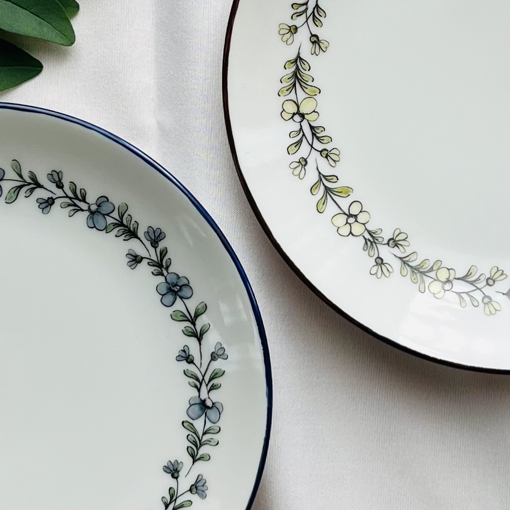  横浜|絵心不要！線描き済で失敗なし。くすみカラーの北欧風食器作り の写真2枚目