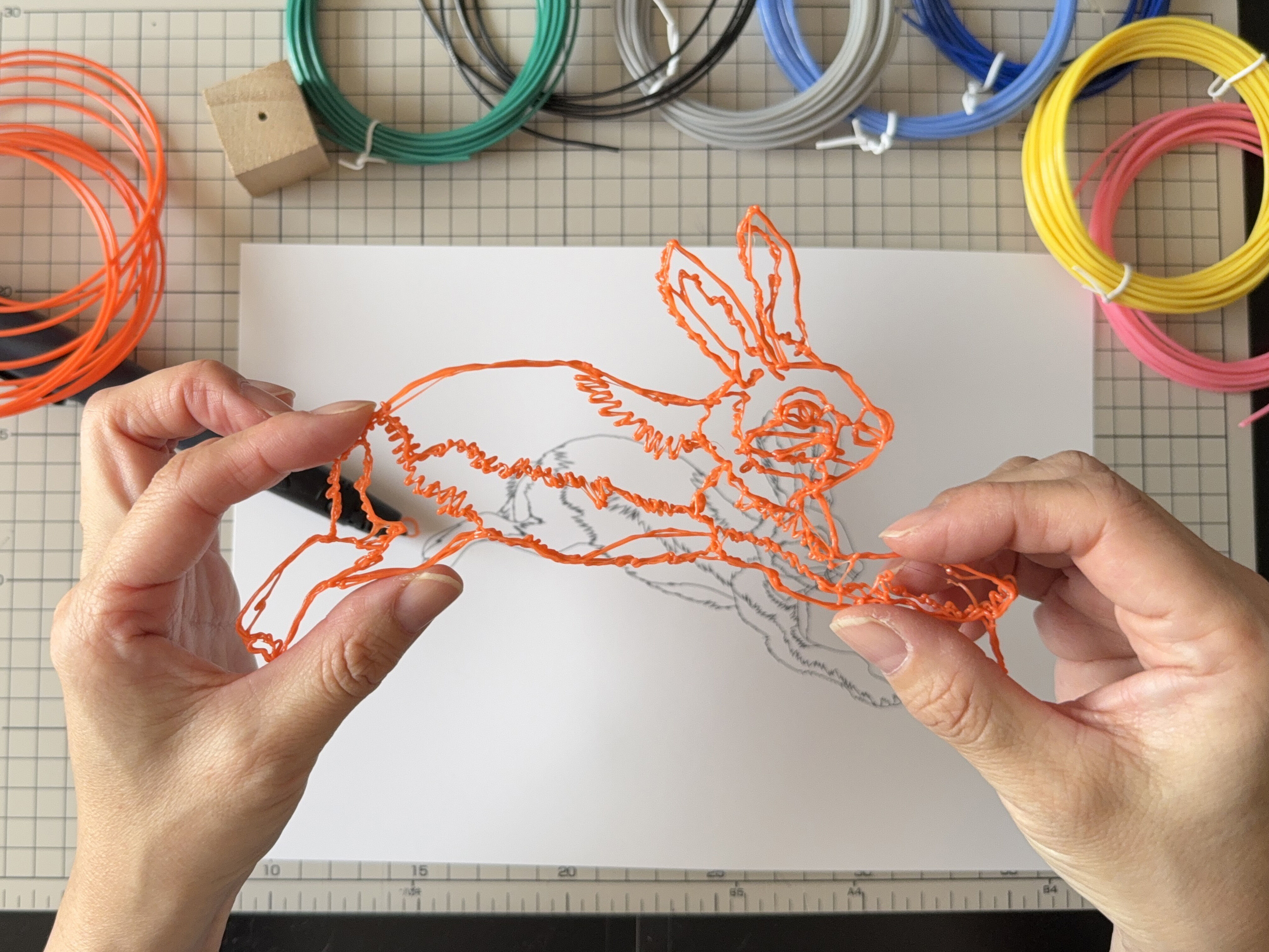 【京都】イラストレーターのアトリエ「立体アート」体験｜ブローチ・オーナメント作りの写真3枚目