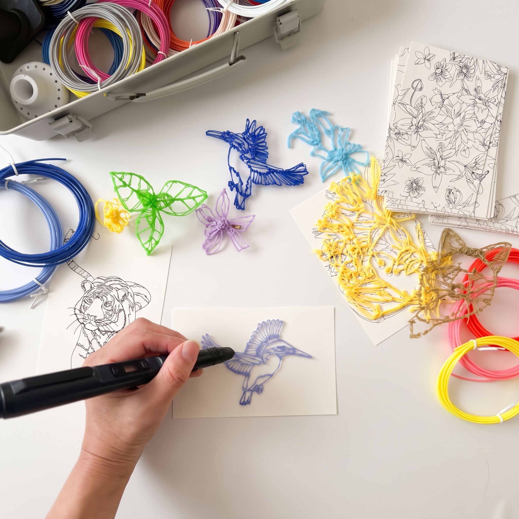 【京都】イラストレーターのアトリエ「立体アート」体験｜ブローチ・オーナメント作りの写真2枚目
