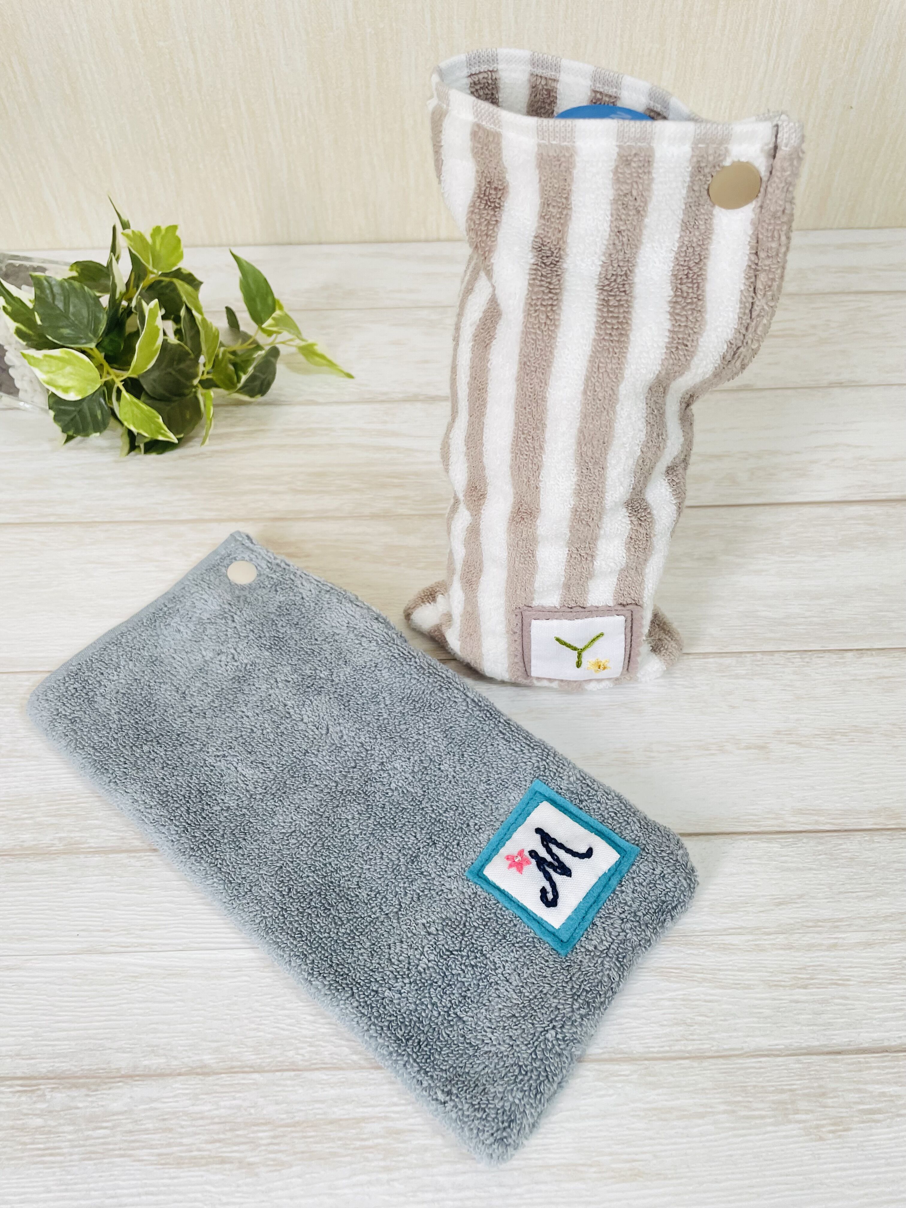 イニシャル刺繍ペットボトルの写真