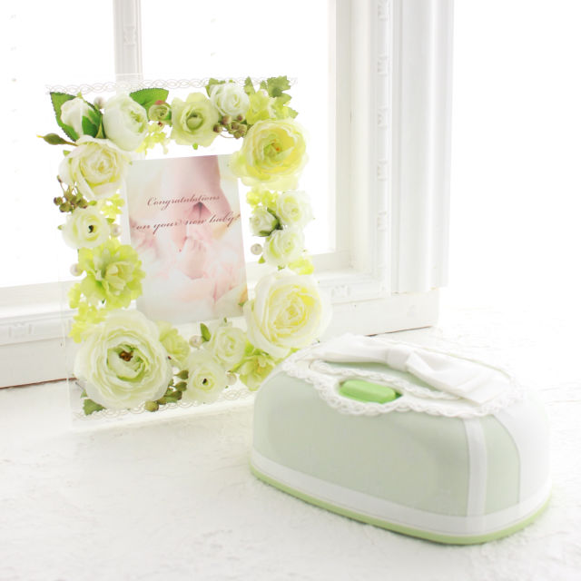 ご出産祝いのギフトセットレッスン（お花で彩るフォトスタンド＆おしりふきのケース）の写真