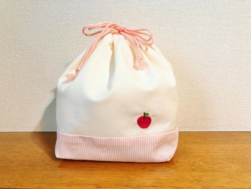 お弁当袋にワンポイント刺繍の写真
