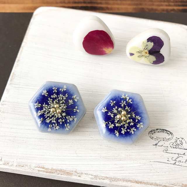 本物の植物で作る 陶器風イヤリング/ピアスの写真1枚目