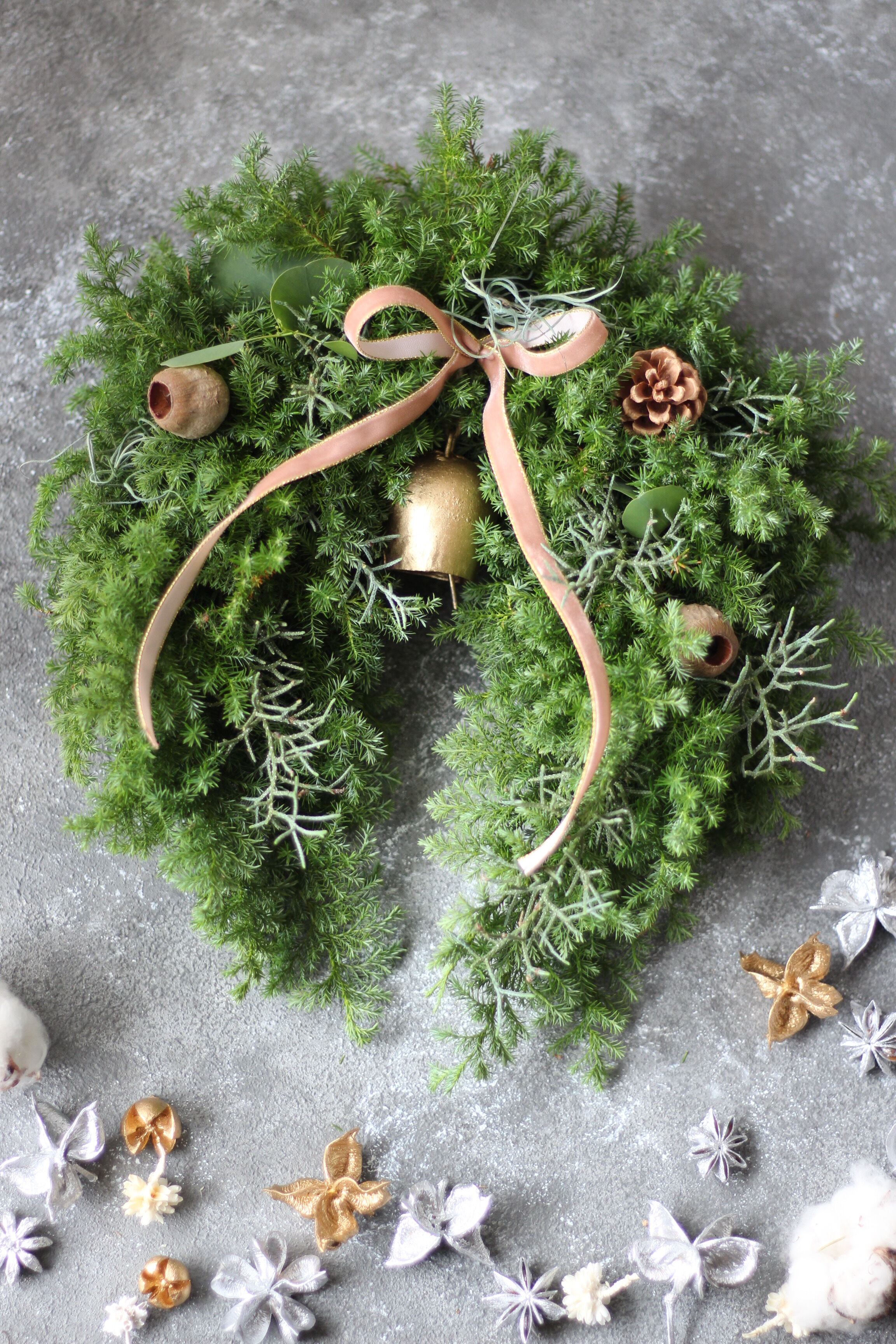 幸運のモチーフ馬蹄型クリスマスリース2025の写真