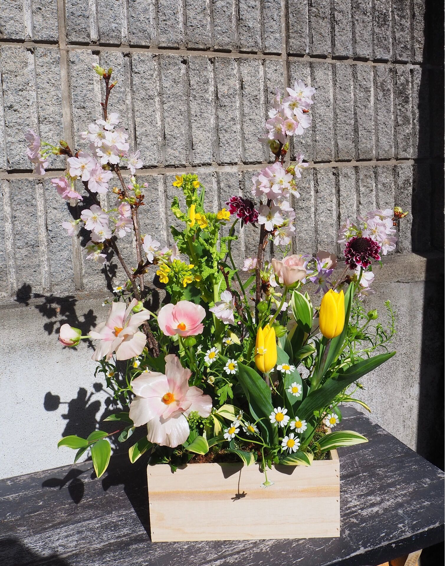 春を感じる桜のアレンジメントの写真2枚目