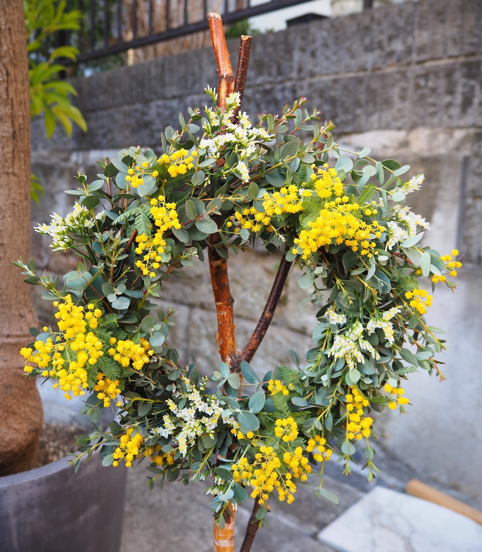 ミモザのリース作りの写真