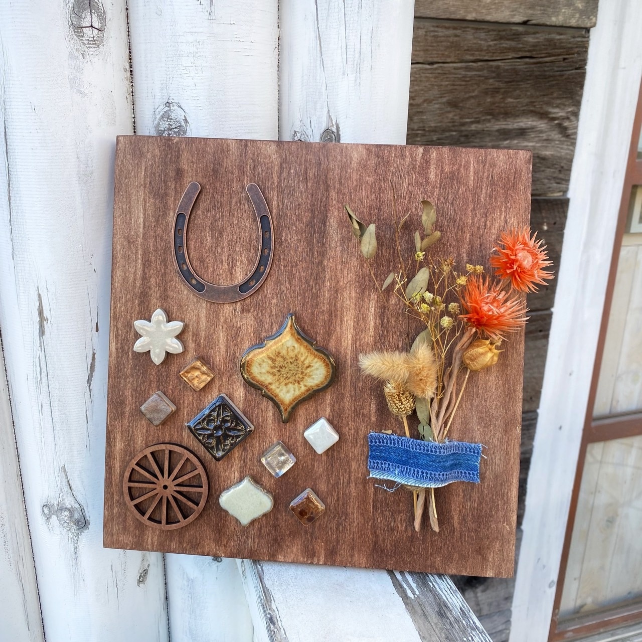ドライフラワーが飾れるホースシューボードの写真1枚目