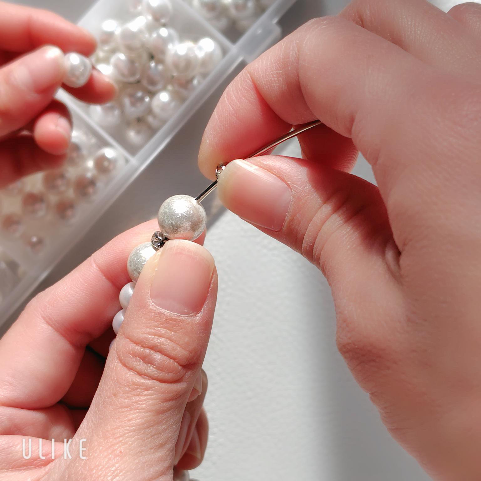 上品パールのカチューシャの写真3枚目