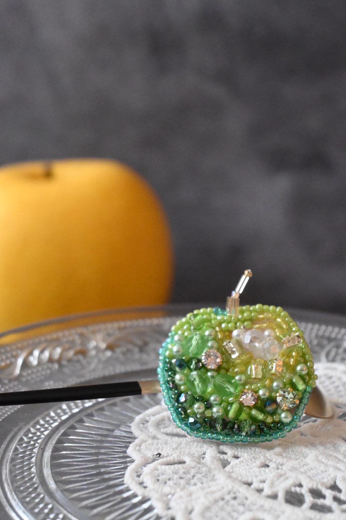 ビーズ刺繍でつくる青リンゴの写真3枚目