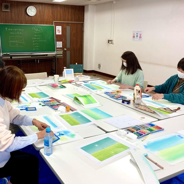 （葉祥明美術館公認）パステルと水彩で葉祥明さんの絵を描く講座「旅立ちの花畑」の当日の流れ・雰囲気の写真8枚目