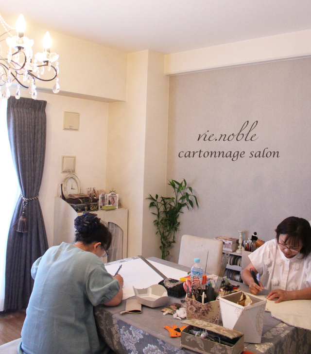 和柄を使ったカルトナージュアレンジ 体験レッスンの当日の流れ・雰囲気の写真2枚目