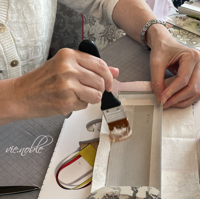 和柄を使ったカルトナージュアレンジ 体験レッスンの当日の流れ・雰囲気の写真1枚目