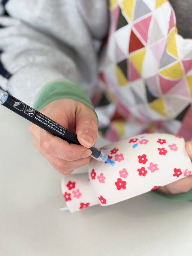 【壁掛け花瓶】絵付けワークショップの当日の流れ・雰囲気の写真1枚目