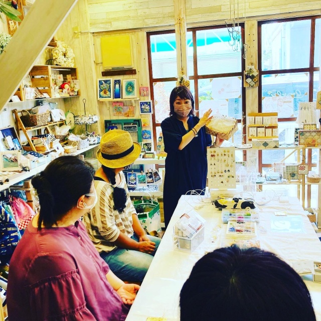 レジンアクセサリーマスター講座(大宮クラス)【全5回・5か月個別サポート付】の当日の流れ・雰囲気の写真1枚目