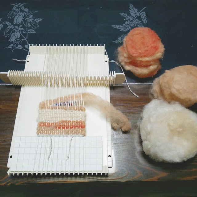 【ミニ手織りコースター】万葉集にも出てくる絹のわたを使っての当日の流れ・雰囲気の写真1枚目