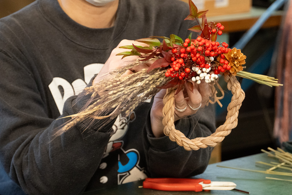 革紐でつくる“ここだけの”しめ縄飾り｜12/20限定の当日の流れ・雰囲気の写真4枚目