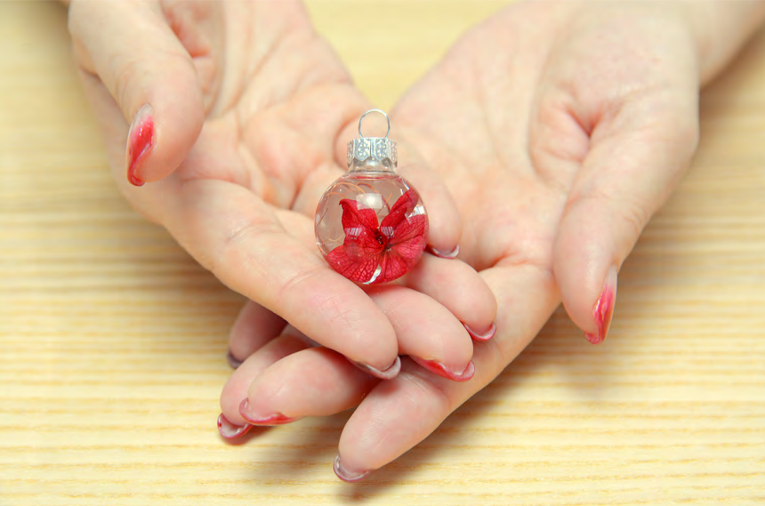 【ホテルで楽しむ】固まるハーバリウムのクリスマスガラスボールオーナメント作成の当日の流れ・雰囲気の写真2枚目