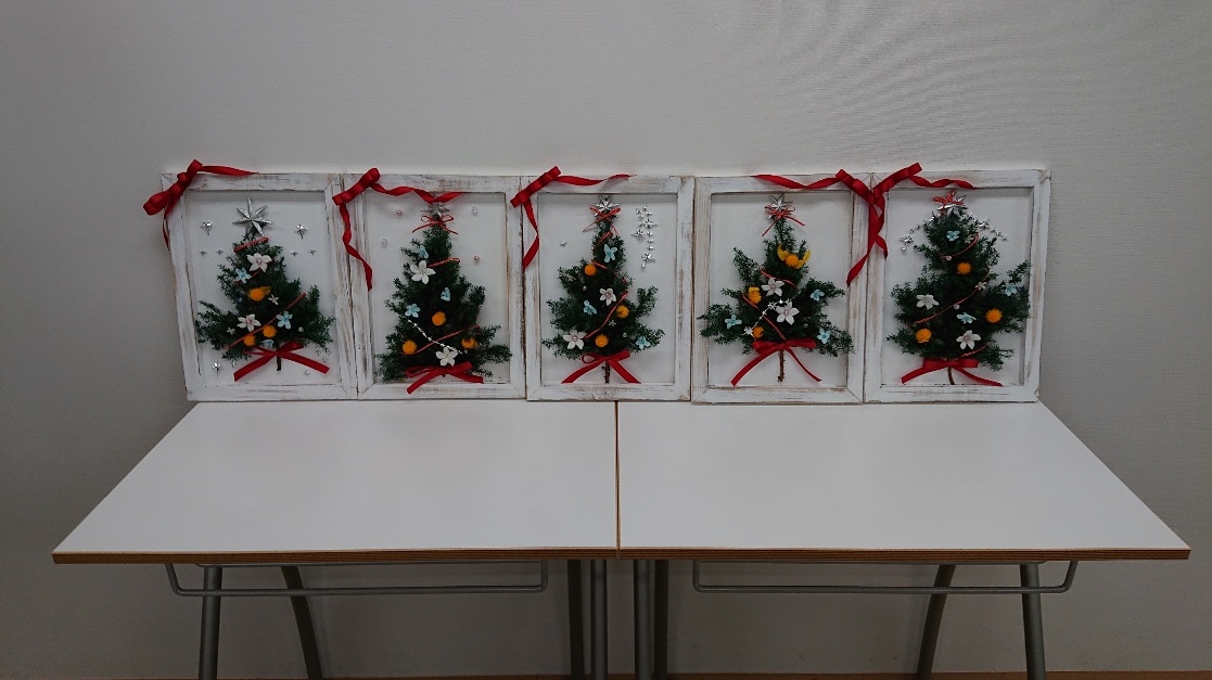 フレームに本物のクリスマスツリーを作成し飾りましょうの当日の流れ・雰囲気の写真3枚目