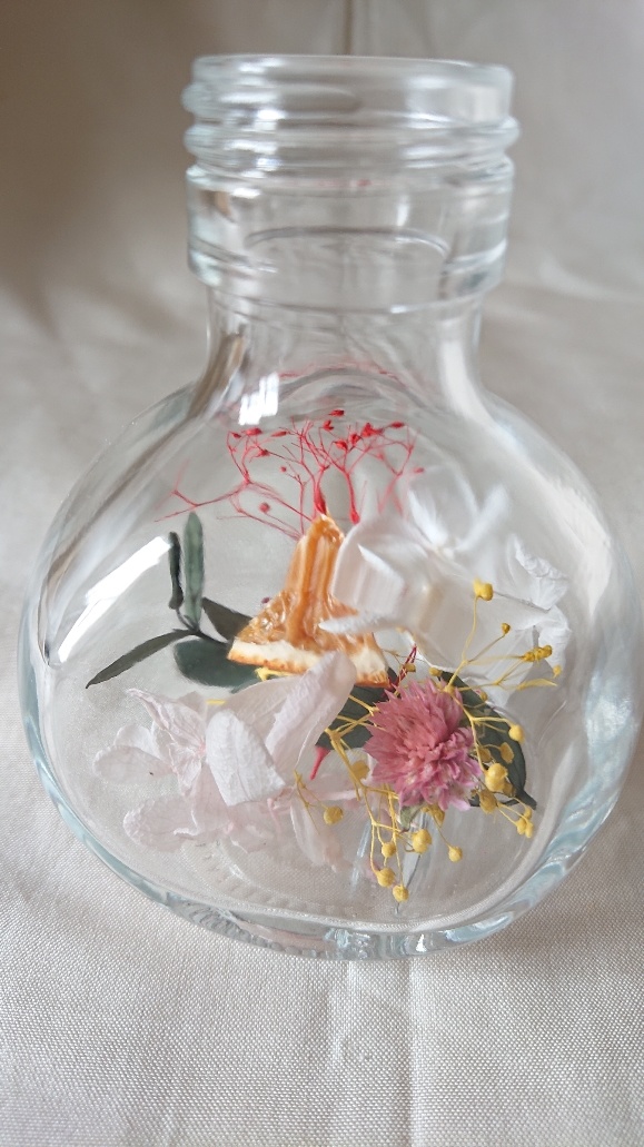 好きなドライフラワーをガラスに閉じ込めるハーバリウム体験！エスカルゴの可愛い瓶にの当日の流れ・雰囲気の写真2枚目