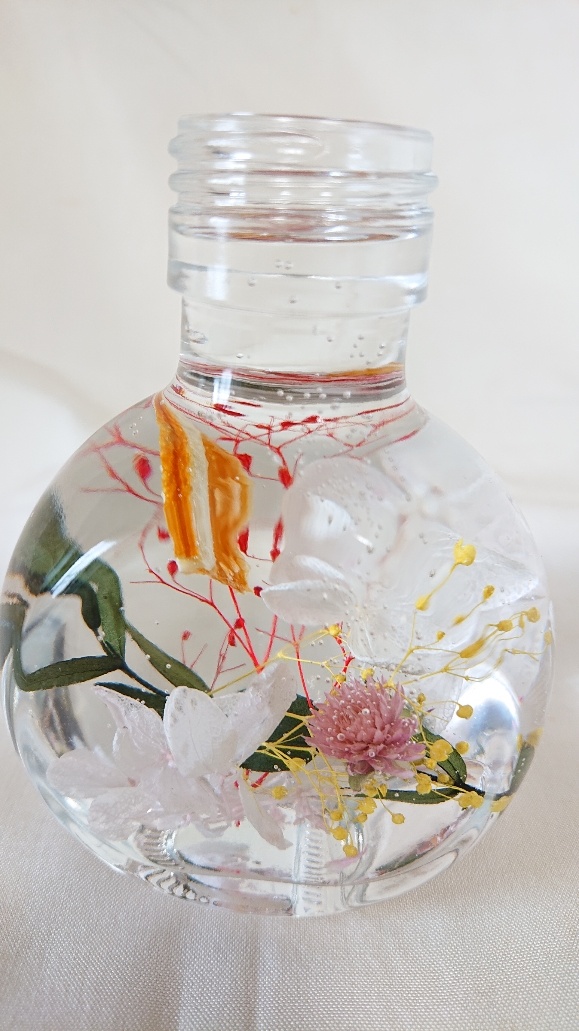 好きなドライフラワーをガラスに閉じ込めるハーバリウム体験！エスカルゴの可愛い瓶にの当日の流れ・雰囲気の写真3枚目