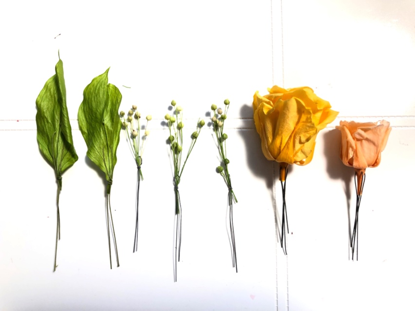 本物のお花をコーティングして作る〈コサージュ〉レッスンの当日の流れ・雰囲気の写真1枚目